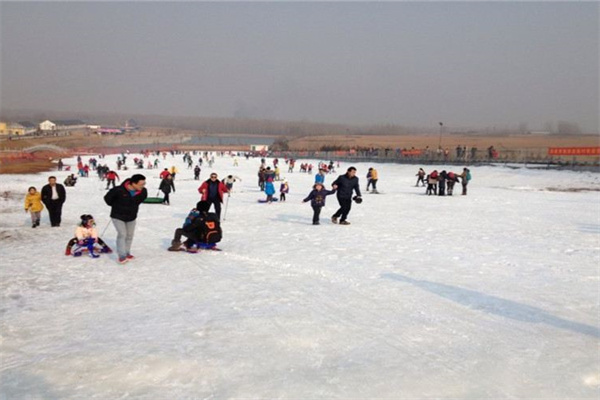浮來(lái)青滑雪場(chǎng)